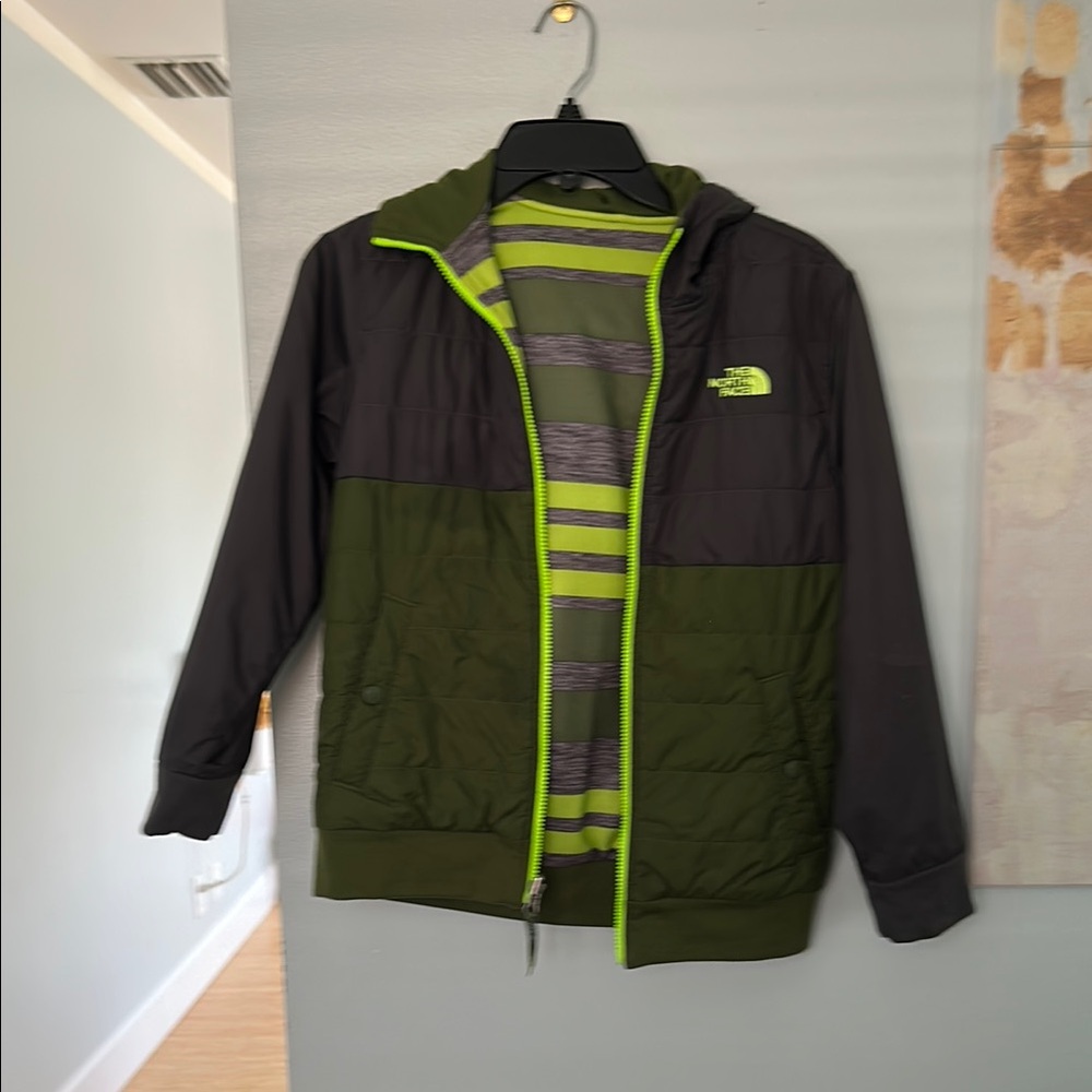 North Face jacket with Sturdy Design